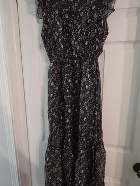 *Black Floral Ruffle Sleeve Maxi Dress